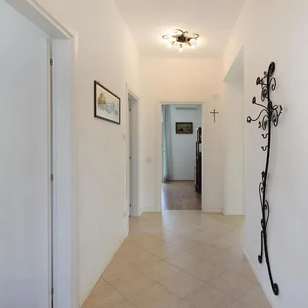Apartment Awesome In With 3 Bedrooms Gardone Riviera