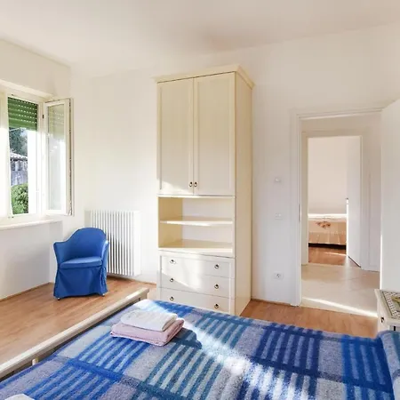 Awesome In With 3 Bedrooms * Gardone Riviera