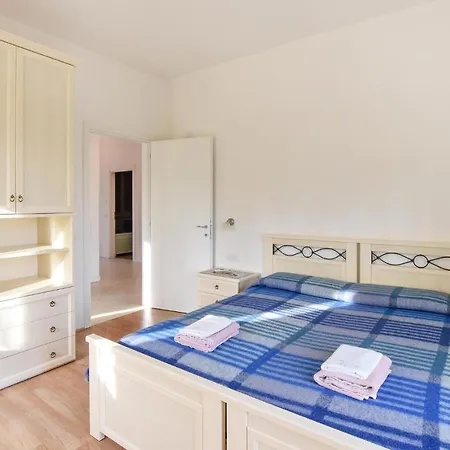 Awesome In With 3 Bedrooms Gardone Riviera