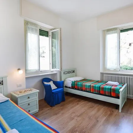 Awesome In With 3 Bedrooms Apartment Gardone Riviera